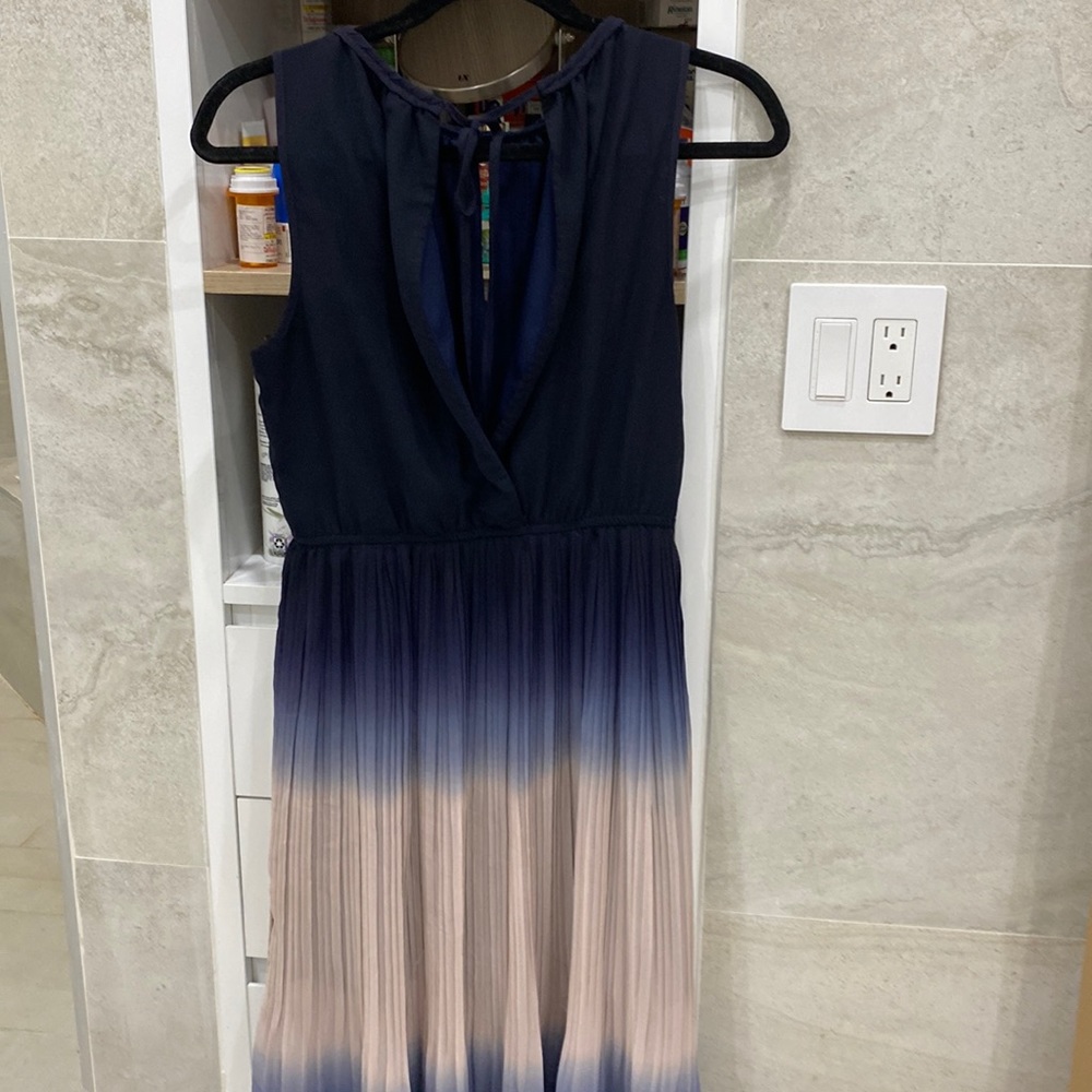 Elegant and casual dress in blue and pink
